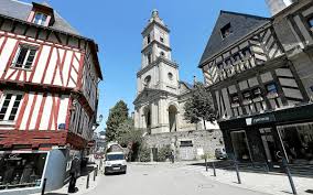 Quartier Saint Patern à Vannes avec ruelles historiques et maisons bretonnes