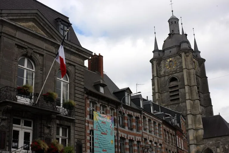 Hôtel de ville et collégiale Saint-Nicolas d’Avesnes-sur-Helpe