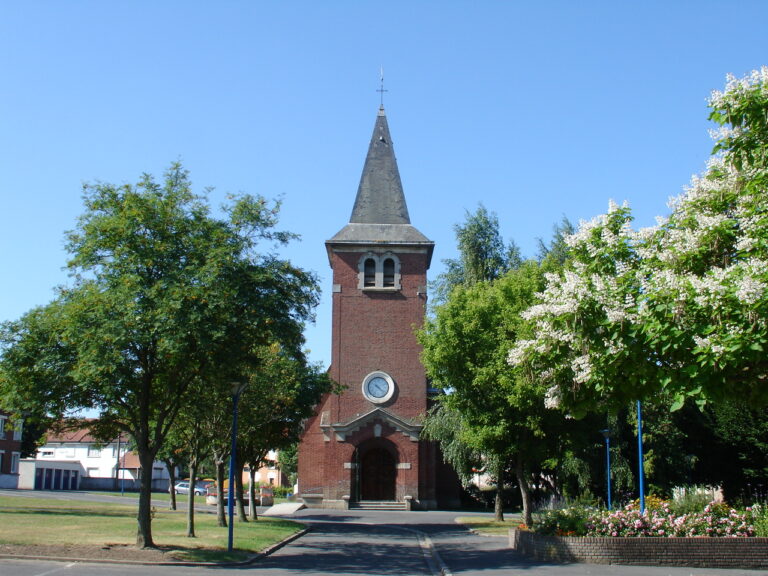 Façade et clocher de l’église de Beaurains