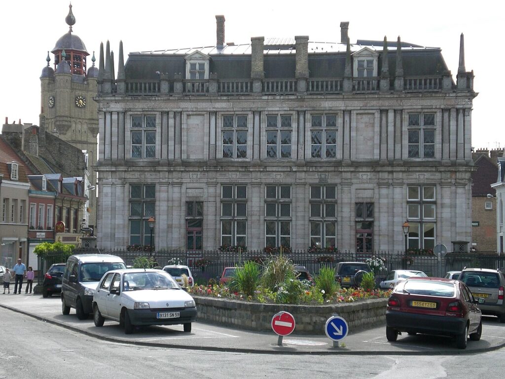 Mairie et beffroi de Bergues dans le Nord