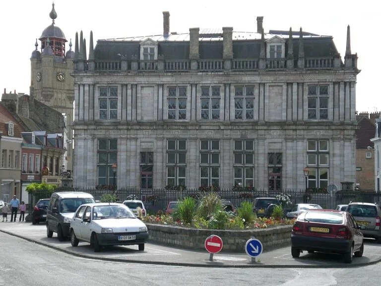Mairie et beffroi de Bergues dans le Nord