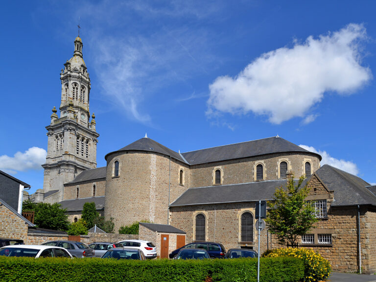 Basilique Saint-Gervais à Avranches dans la Manche – guide CBD Avranches MJ Store