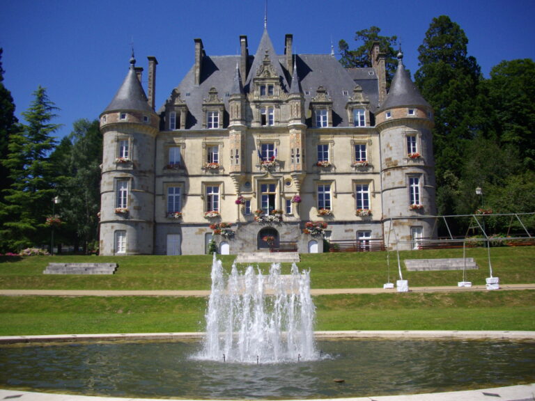 Château et hôtel de ville de Bagnoles-de-l’Orne – guide CBD MJ Store