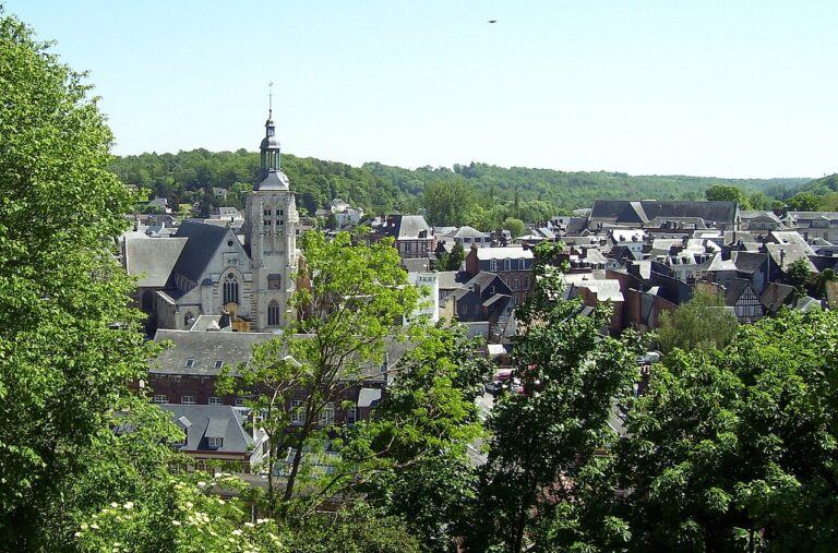 Vue de Bernay et de l’église Sainte-Croix