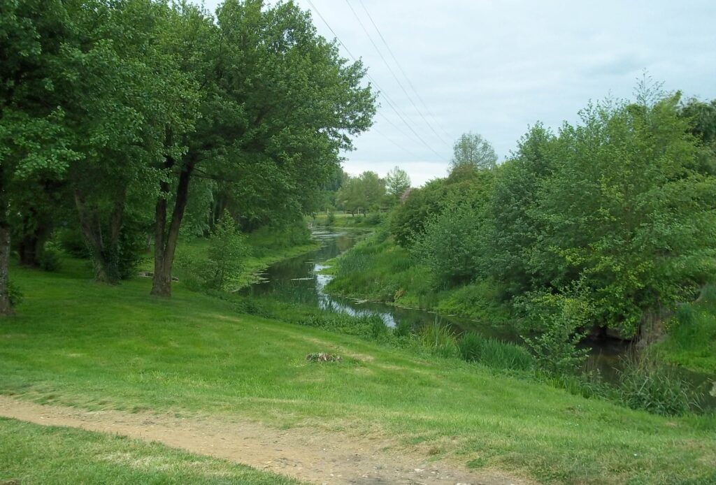 CBD Changé Sarthe – ruisseau de l’Auneau dans le centre de Changé