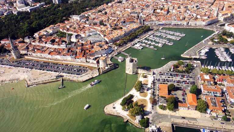 Vieux-Port de La Rochelle en Charente-Maritime pour illustrer le guide CBD Charente-Maritime MJ Store