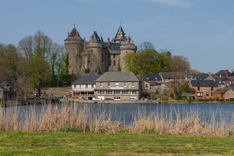 Château de Combourg, illustration du guide CBD en Bretagne romantique
