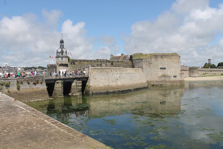 Remparts et tour de l’horloge de la Ville Close de Concarneau