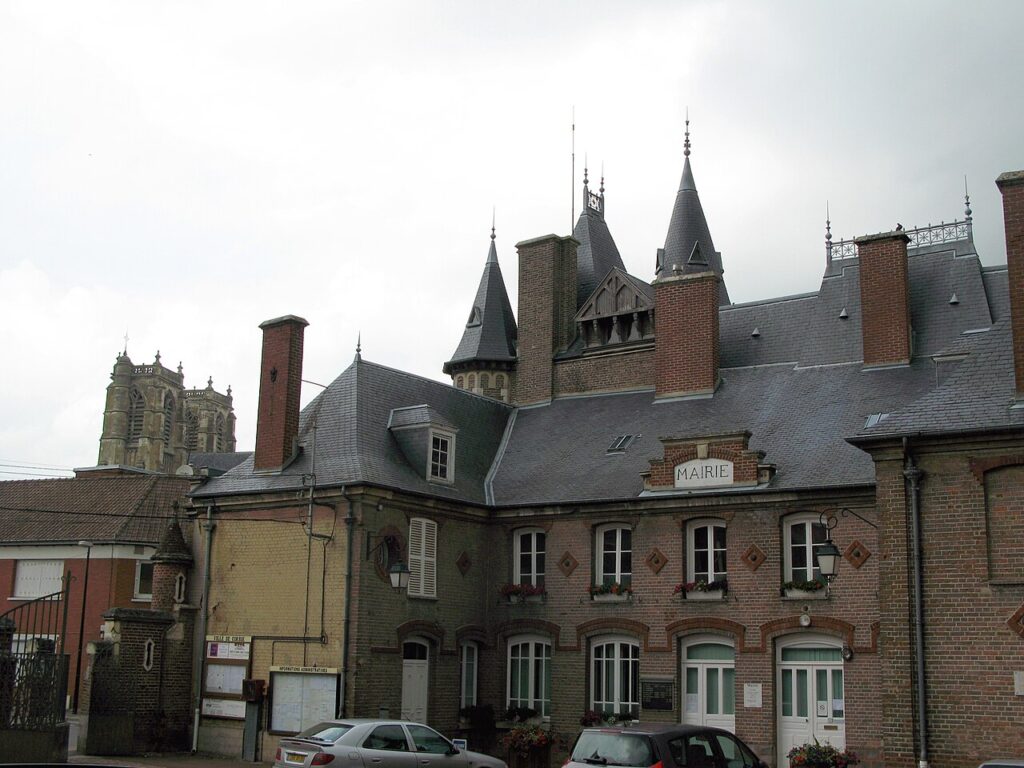 Mairie et abbatiale Saint-Pierre de Corbie dans la Somme