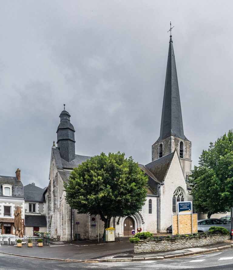 Église Saint-Aignan à Cour-Cheverny dans le Loir-et-Cher