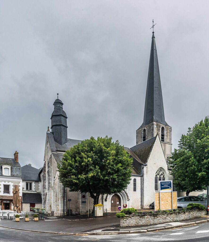 Église Saint-Aignan à Cour-Cheverny dans le Loir-et-Cher