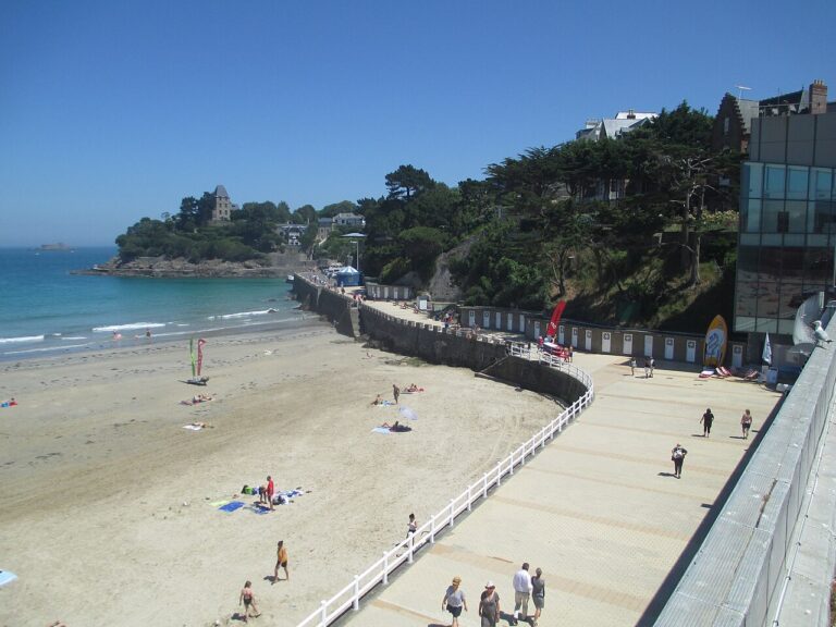 Plage de l’Écluse et promenade des Alliés à Dinard