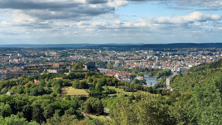 Panorama de Besançon dans le Doubs pour illustrer le guide CBD Doubs MJ Store