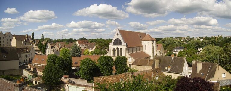 Panorama de Chartres en Eure-et-Loir pour illustrer le guide CBD Eure-et-Loir MJ Store
