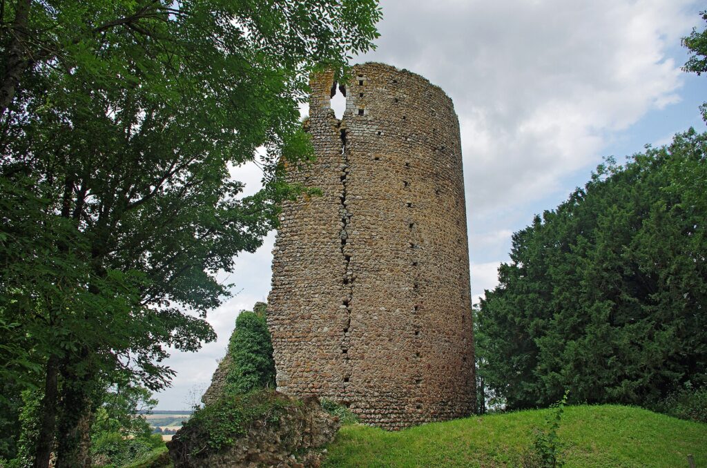 Donjon du château féodal de Fréteval dans le Loir-et-Cher