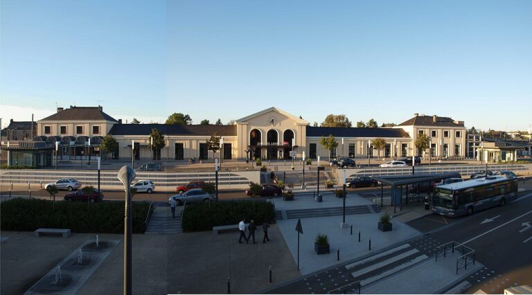 Panorama de Laval en Mayenne pour illustrer le guide CBD Mayenne MJ Store