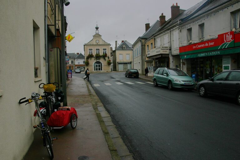 Rue à Oucques, commune déléguée d’Oucques La Nouvelle