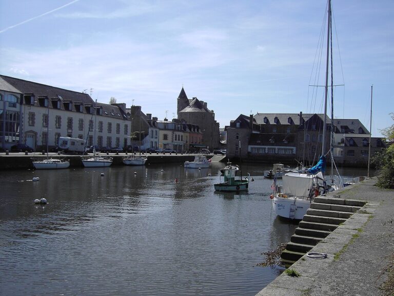 Vue du port de Pont-l’Abbé dans le Finistère