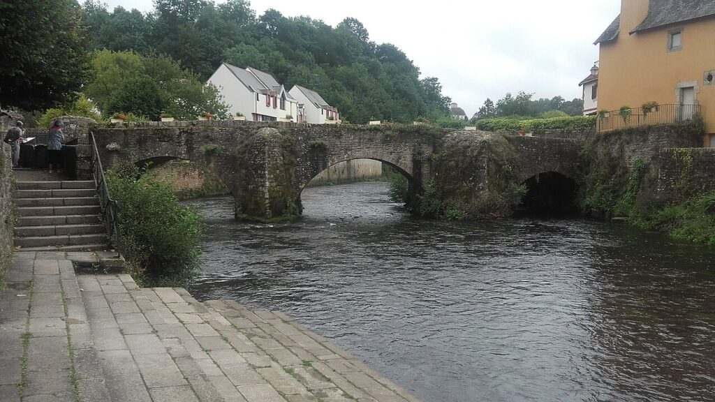 Pont Lovignon franchissant l’Ellé à Quimperlé