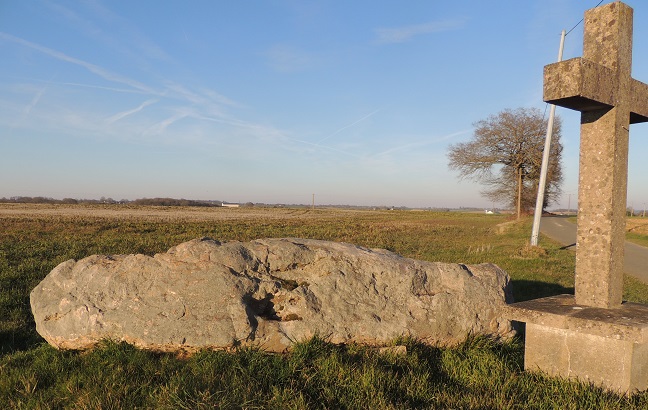 Menhir à Savigny-sur-Braye dans le Loir-et-Cher