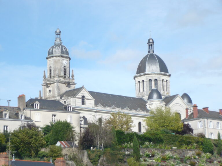 Église Sainte-Madeleine à Segré-en-Anjou Bleu dans le Maine-et-Loire