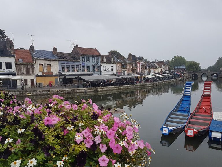 Vue d’Amiens dans la Somme pour illustrer le guide CBD Somme MJ Store