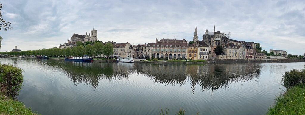 Panorama d’Auxerre dans l’Yonne pour illustrer le guide CBD Yonne MJ Store