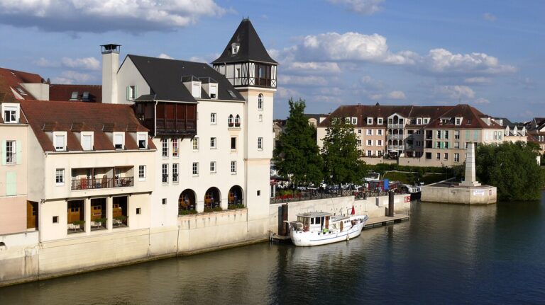 Port de Cergy, quais et bateaux
