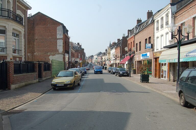 Rue Saint-Louis à Fourmies dans le Nord