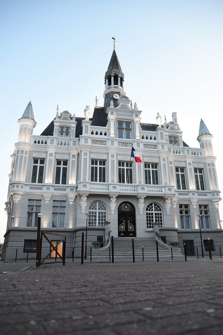 Façade de l’hôtel de ville de Hénin-Beaumont