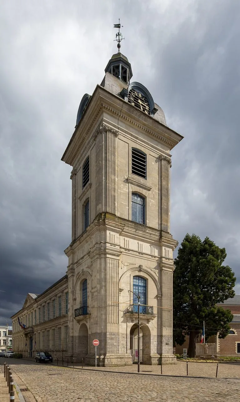 Hôtel de ville et beffroi du Quesnoy dans le Nord