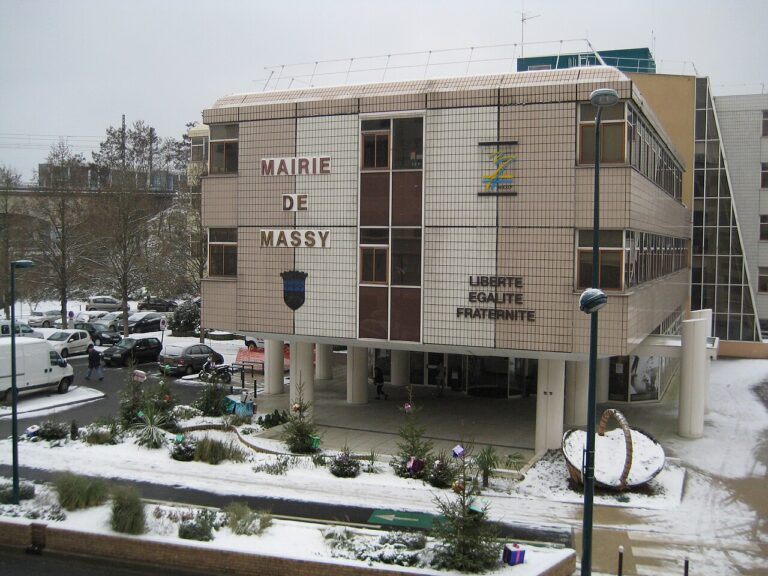 La mairie de Massy photographiée sous la neige en décembre 2009.