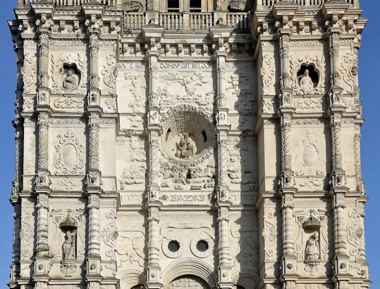 Tour abbatiale de Saint-Amand-les-Eaux dans le Nord