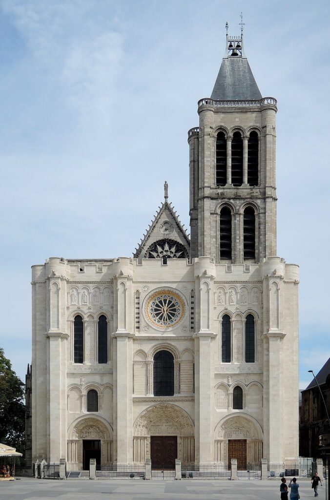 La façade occidentale de la basilique de Saint-Denis.