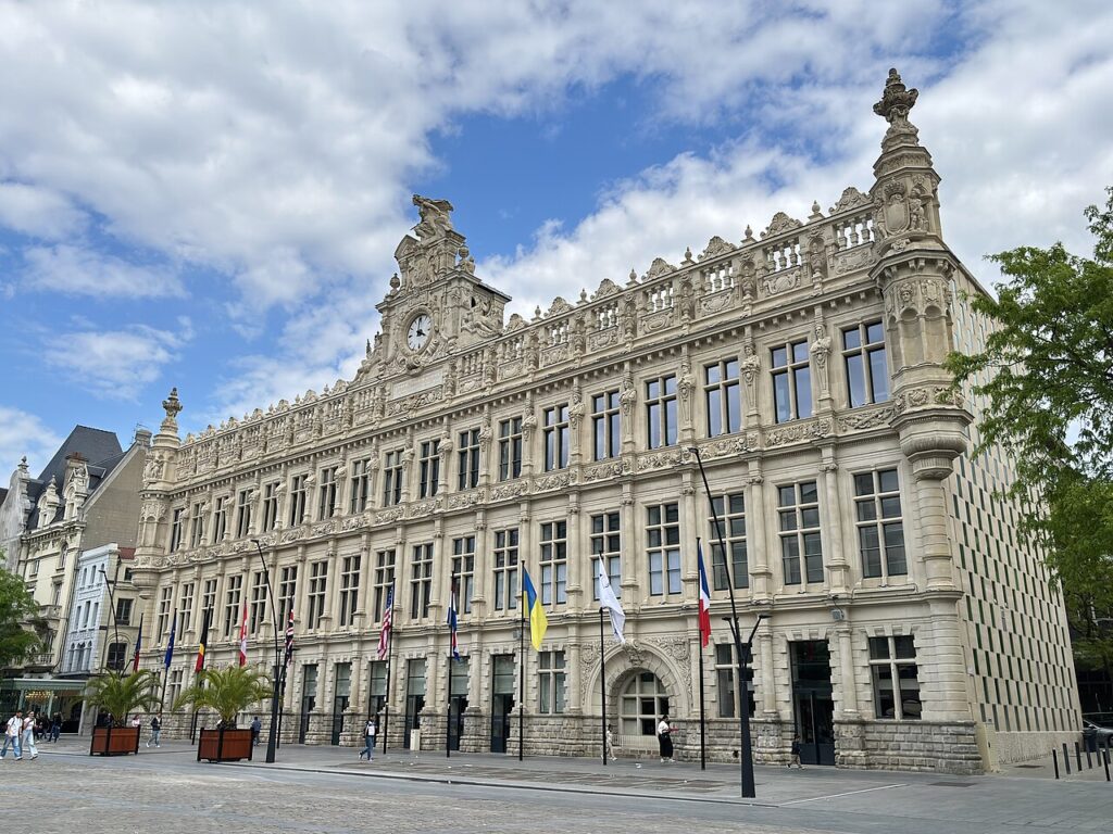 Hôtel de ville de Valenciennes vu depuis la place d’Armes