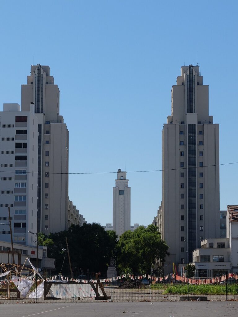 Les Gratte-Ciel et l’avenue Henri-Barbusse à Villeurbanne