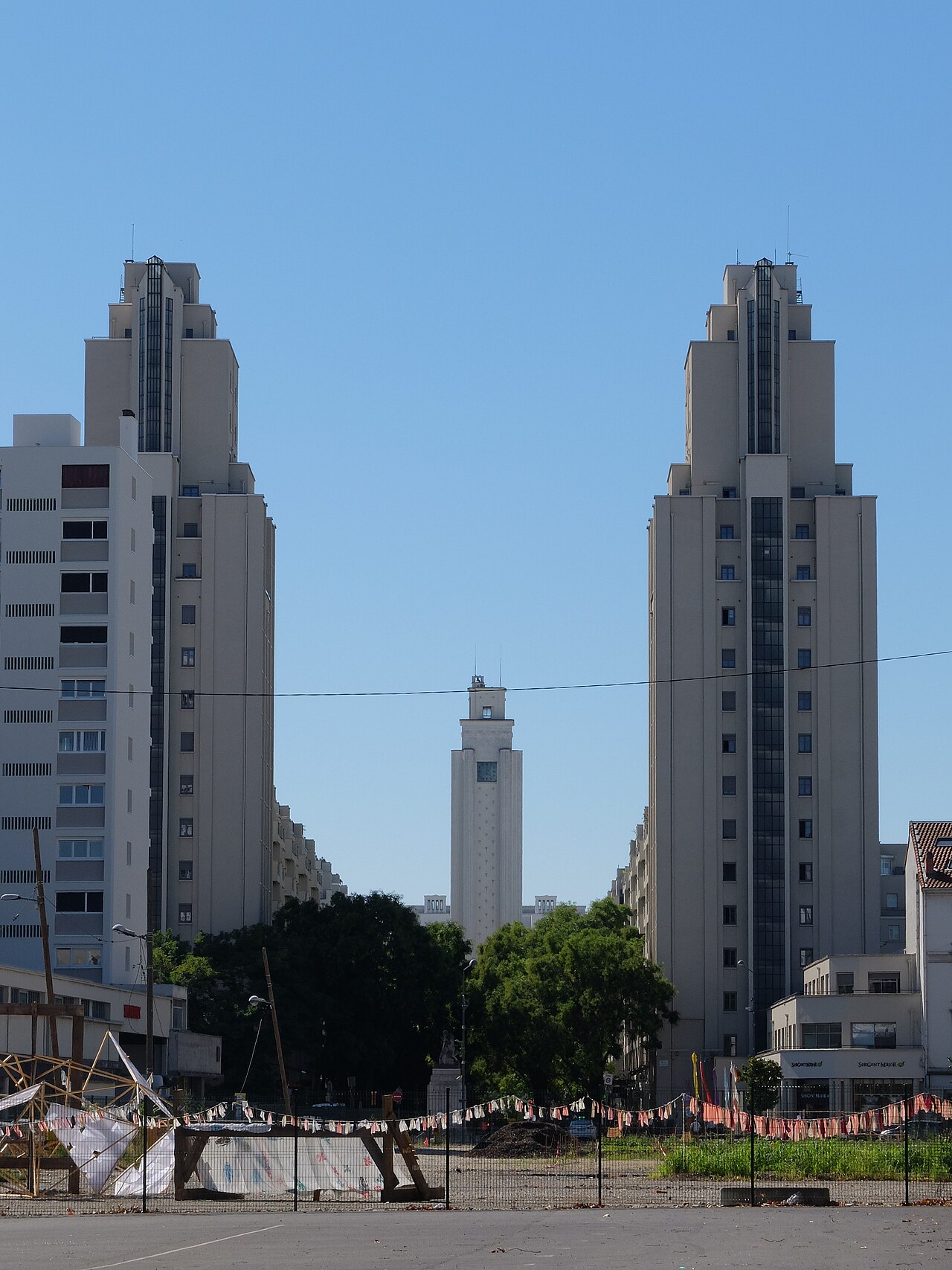 Les Gratte-Ciel et l’avenue Henri-Barbusse à Villeurbanne